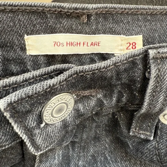 Levi’s 70s High Rise Flare Jean, Size 28 x 32  (actual waist measurement is 30”) - Picture 5 of 10
